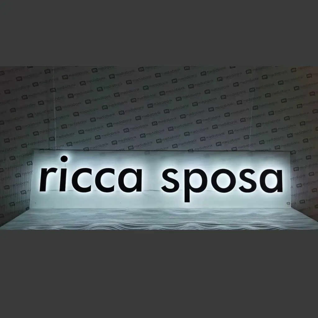 e/Litere volumetrice luminoase cu efect halou Ricca Sposa.